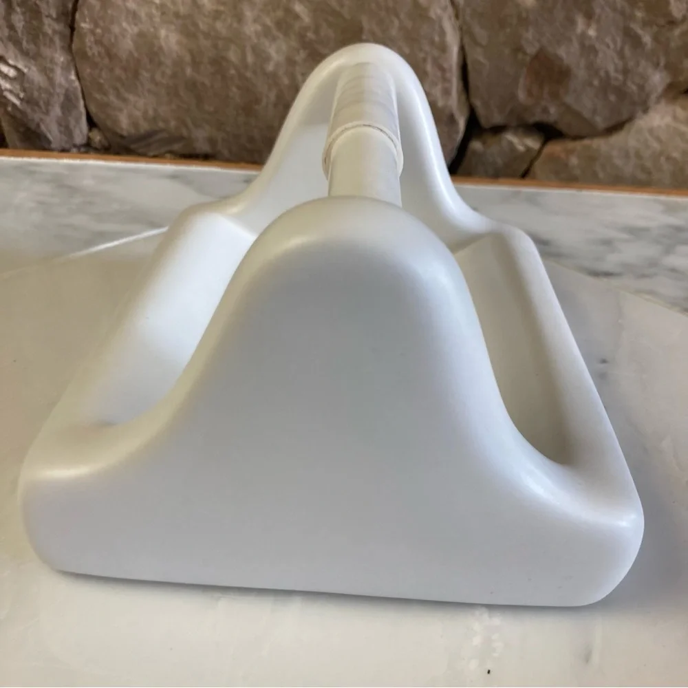 White Ceramic Wall-Mounted Toilet Paper Holder - Classic Bath Accessory